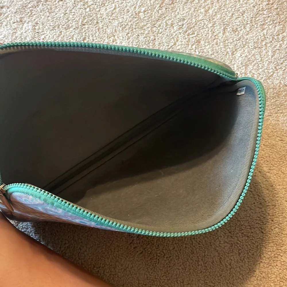 Laptop sleeve and cord organizer